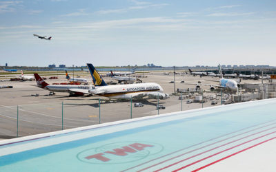 El aeropuerto JFK  ahora tiene una piscina panorámica que permite ver el despegue de los aviones!🛫